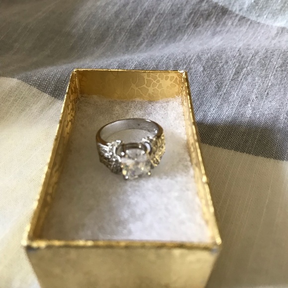 Cocktail Ring - Picture 1 of 4